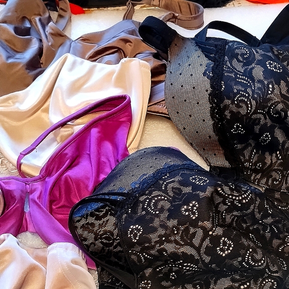 Huge lot of 10 Soma Bras 40D - Picture 1 of 5
